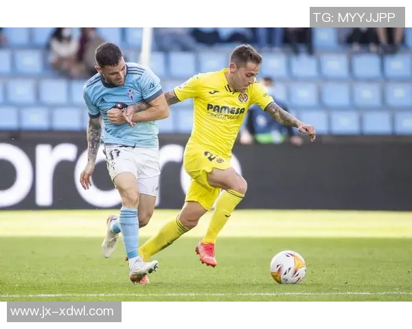 马塞洛与阿尔维斯的友谊与竞争:足球场上的兄弟情与职业生涯交织 马塞洛与阿尔维斯的友谊与竞争:足球场上的兄弟情与职业生涯交织