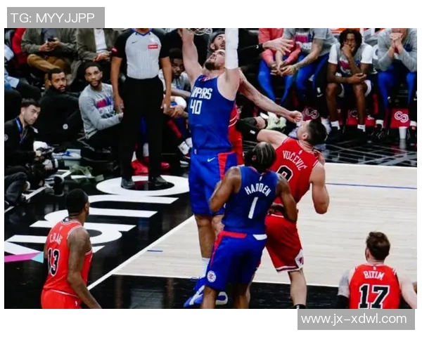 开拓者与快船第三节激战回顾精彩瞬间与关键表现分析