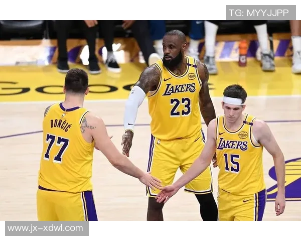 2009年湖人季后赛首战对决爵士精彩回顾与赛况分析